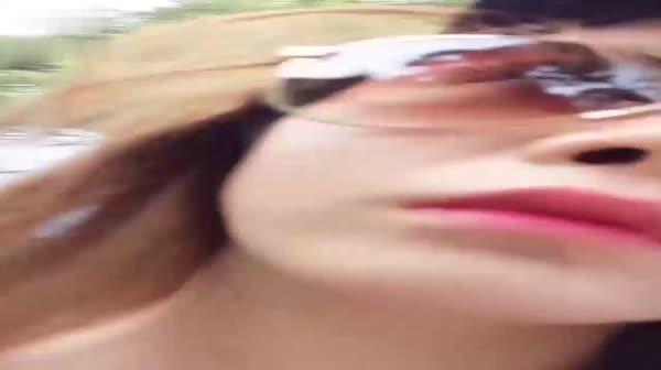 曾经的大奶美女主播蜜桃Q妹自拍作品 户外公园露出小炮机黄瓜路边抽插自慰 很是诱惑不要错过